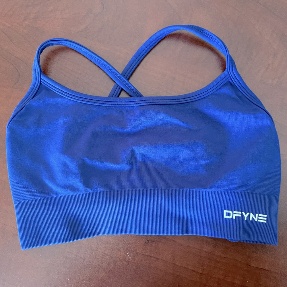 DFYNE sports bra